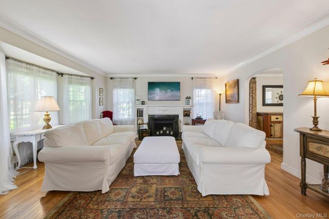 131 Floral Parkway, Floral Park, NY 11001