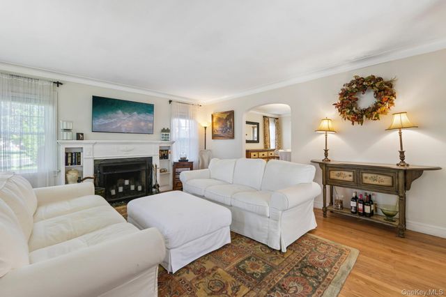 131 Floral Parkway, Floral Park, NY 11001