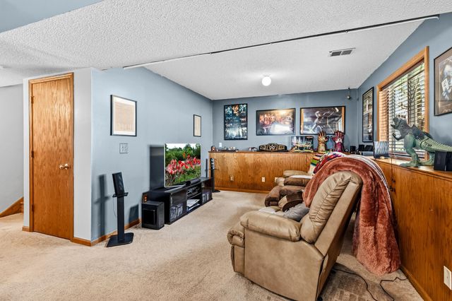 1387 Clarence Court, Saint Paul, MN 55106