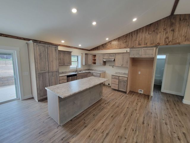 000 Brian Avenue, Ava, MO 65608