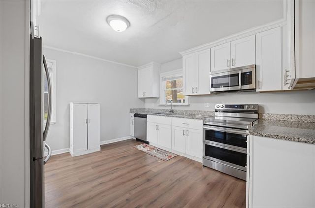 4073 Maple DR, Chesapeake, VA 23322