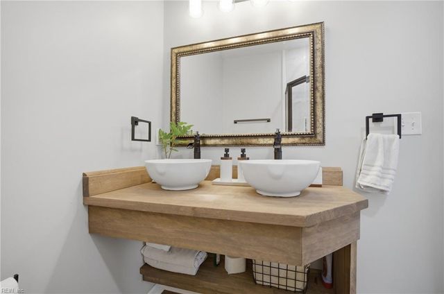 4073 Maple DR, Chesapeake, VA 23322