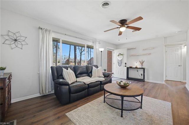 4073 Maple DR, Chesapeake, VA 23322