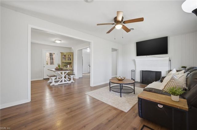 4073 Maple DR, Chesapeake, VA 23322