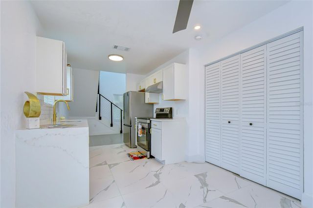 214 8TH AVENUE DRIVE W, Bradenton, FL 34205