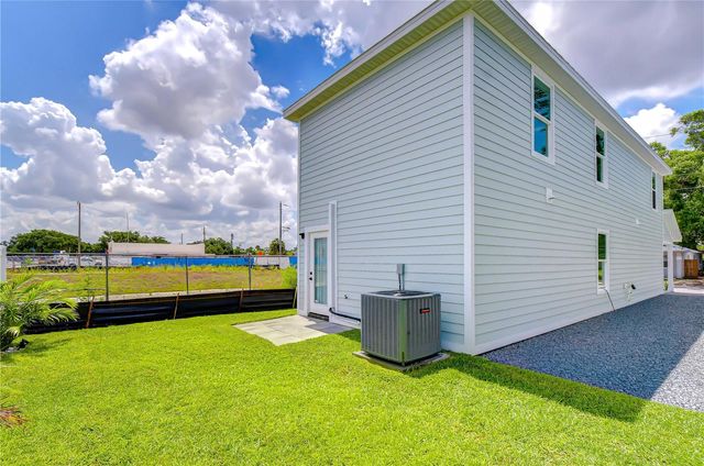 214 8TH AVENUE DRIVE W, Bradenton, FL 34205