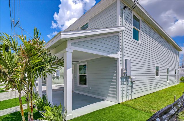 214 8TH AVENUE DRIVE W, Bradenton, FL 34205
