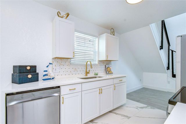 214 8TH AVENUE DRIVE W, Bradenton, FL 34205