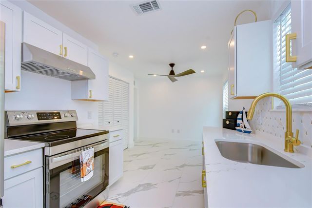 214 8TH AVENUE DRIVE W, Bradenton, FL 34205