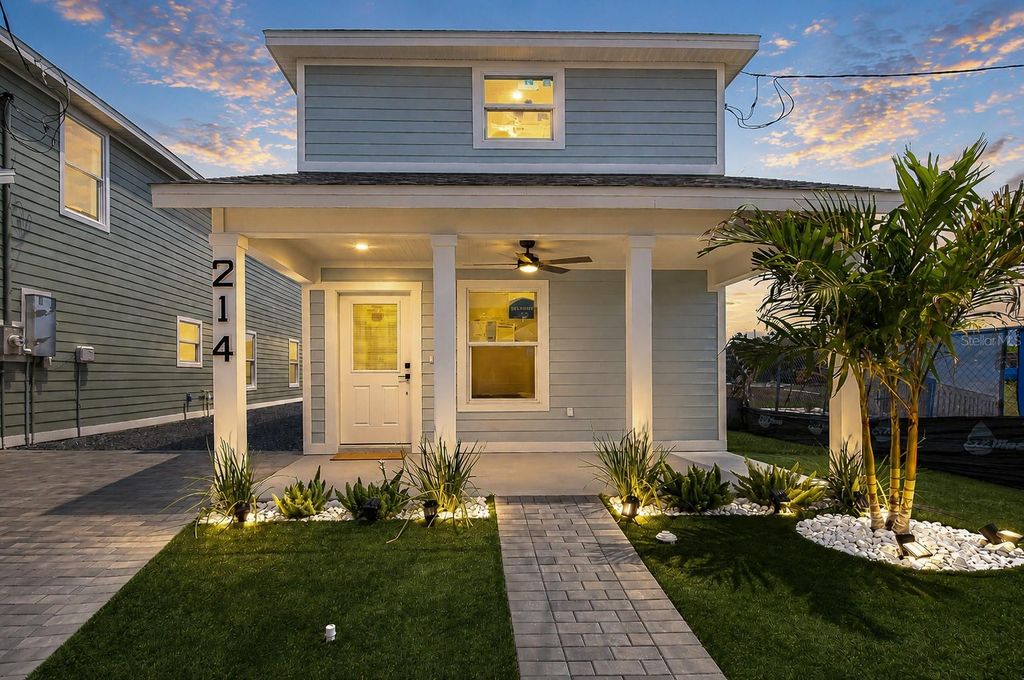 214 8TH AVENUE DRIVE W, Bradenton, FL 34205