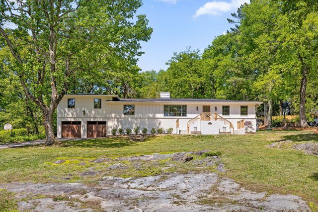 1206 Peter Pan Road, Lookout Mountain, GA 30750