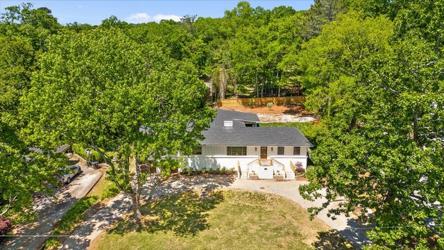 1206 Peter Pan Road, Lookout Mountain, GA 30750