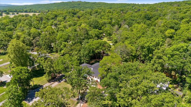 1206 Peter Pan Road, Lookout Mountain, GA 30750