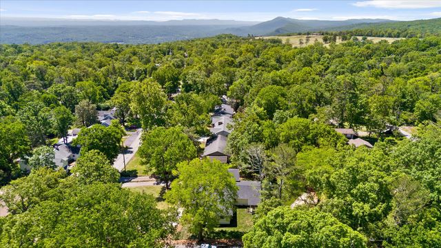 1206 Peter Pan Road, Lookout Mountain, GA 30750