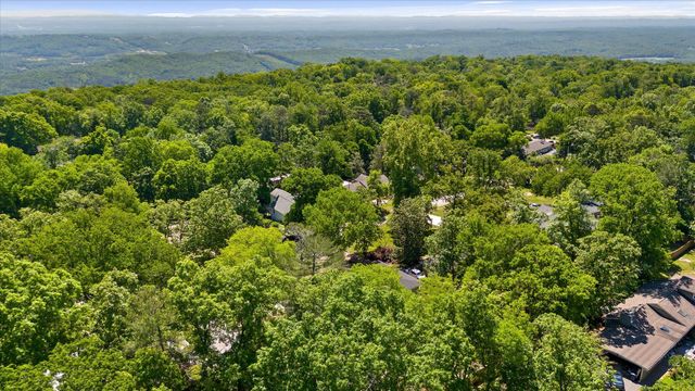 1206 Peter Pan Road, Lookout Mountain, GA 30750