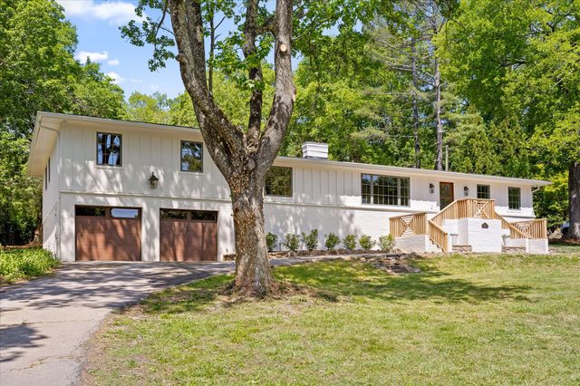 1206 Peter Pan Road, Lookout Mountain, GA 30750