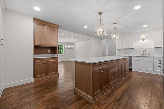 1206 Peter Pan Road, Lookout Mountain, GA 30750