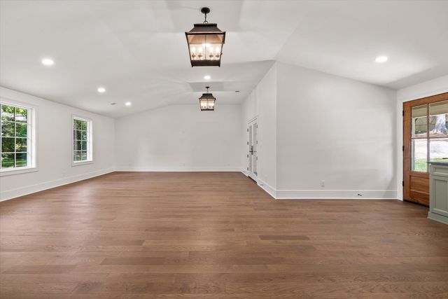 1206 Peter Pan Road, Lookout Mountain, GA 30750