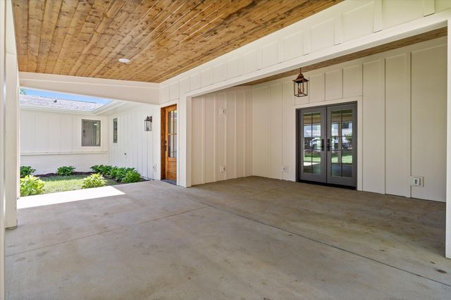 1206 Peter Pan Road, Lookout Mountain, GA 30750