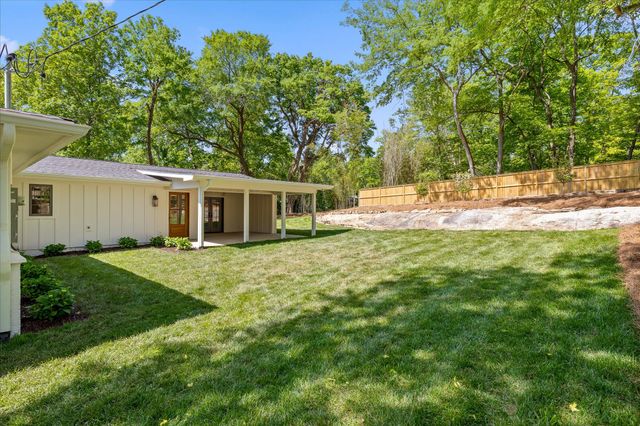 1206 Peter Pan Road, Lookout Mountain, GA 30750