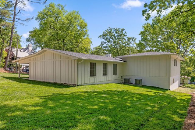 1206 Peter Pan Road, Lookout Mountain, GA 30750