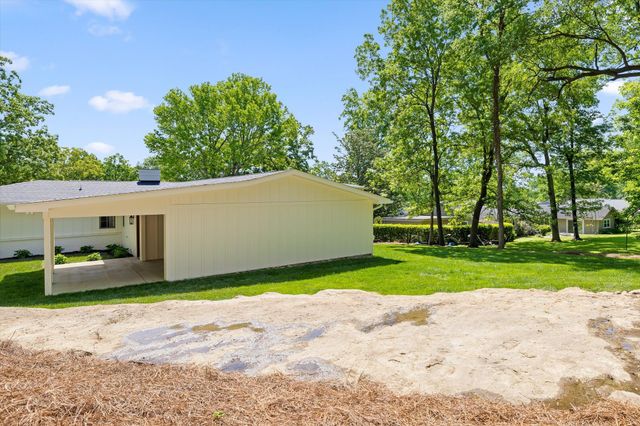 1206 Peter Pan Road, Lookout Mountain, GA 30750