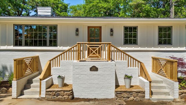 1206 Peter Pan Road, Lookout Mountain, GA 30750