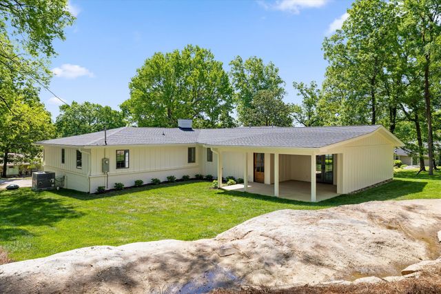 1206 Peter Pan Road, Lookout Mountain, GA 30750