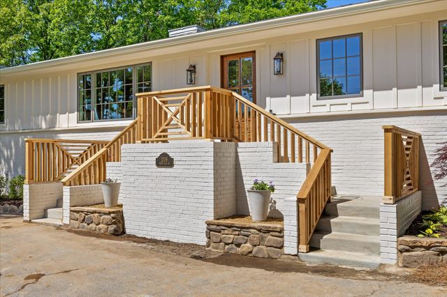 1206 Peter Pan Road, Lookout Mountain, GA 30750