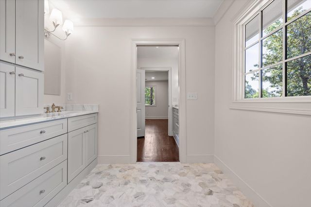1206 Peter Pan Road, Lookout Mountain, GA 30750