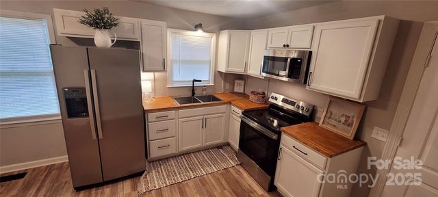 2696 Tablerock Road, Lenoir, NC 28645