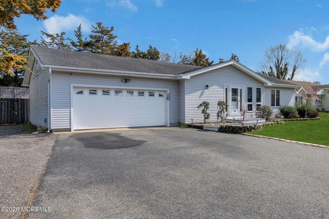 118 Joanna Drive, Toms River, NJ 08753