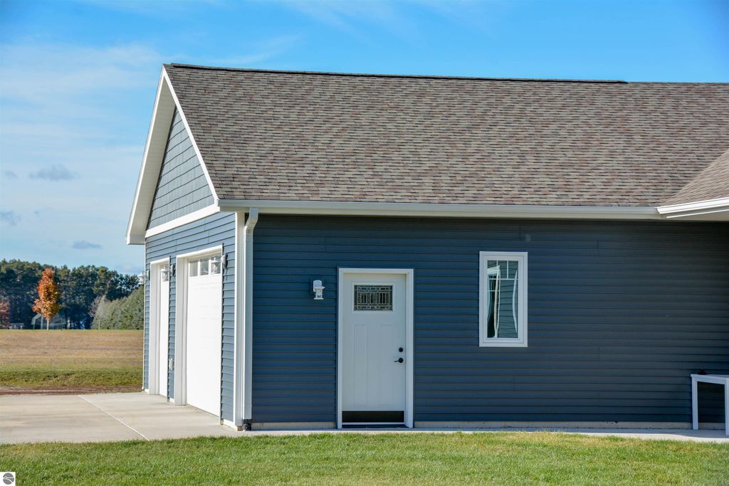 Image 9 of property listing at 5597 Timber Flats Drive, Kingsley, MI 49649