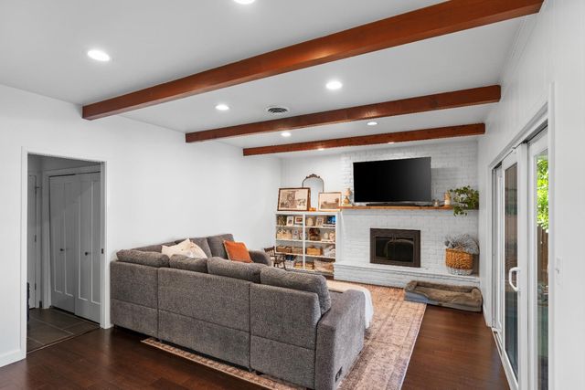 909 Greenwood Dr, Lodi, CA 95242