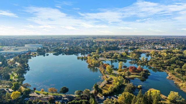 909 Greenwood Dr, Lodi, CA 95242