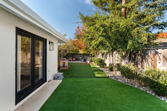 909 Greenwood Dr, Lodi, CA 95242