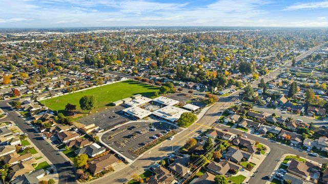 909 Greenwood Dr, Lodi, CA 95242