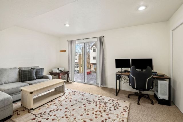 175 Tall Oaks Dr B, Weymouth, MA 02190