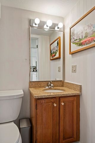 175 Tall Oaks Dr B, Weymouth, MA 02190