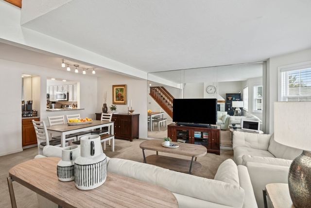 175 Tall Oaks Dr B, Weymouth, MA 02190