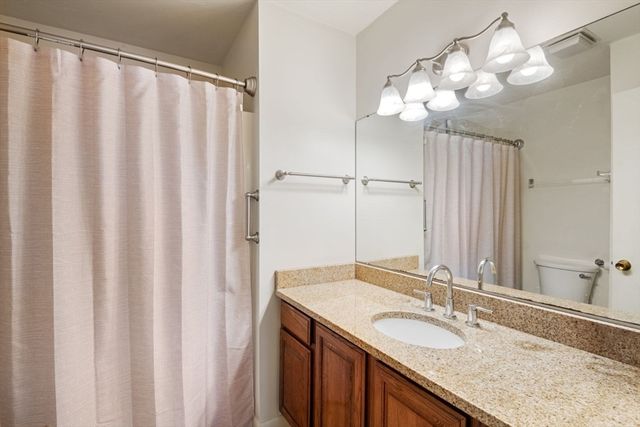 175 Tall Oaks Dr B, Weymouth, MA 02190