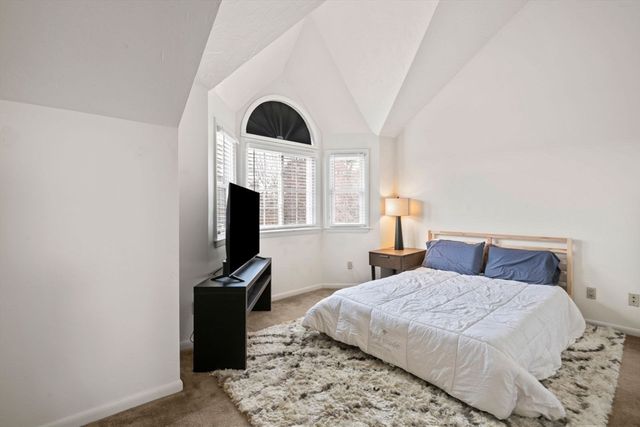 175 Tall Oaks Dr B, Weymouth, MA 02190