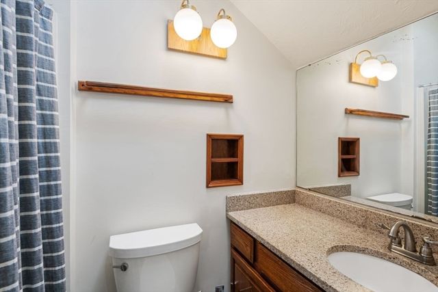 175 Tall Oaks Dr B, Weymouth, MA 02190