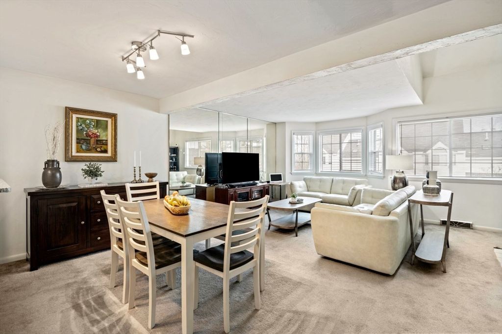 175 Tall Oaks Dr B, Weymouth, MA 02190