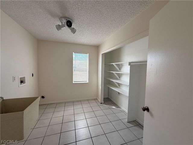 1912 SE 8th AVE, Cape Coral, FL 33990