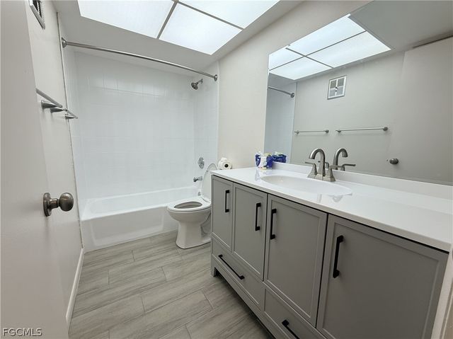 1912 SE 8th AVE, Cape Coral, FL 33990