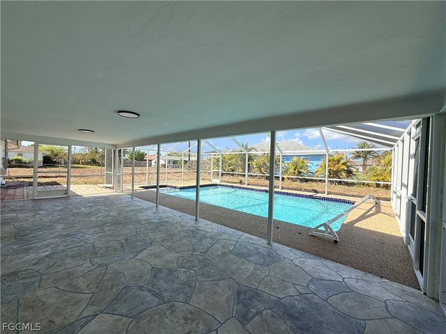 1912 SE 8th AVE, Cape Coral, FL 33990