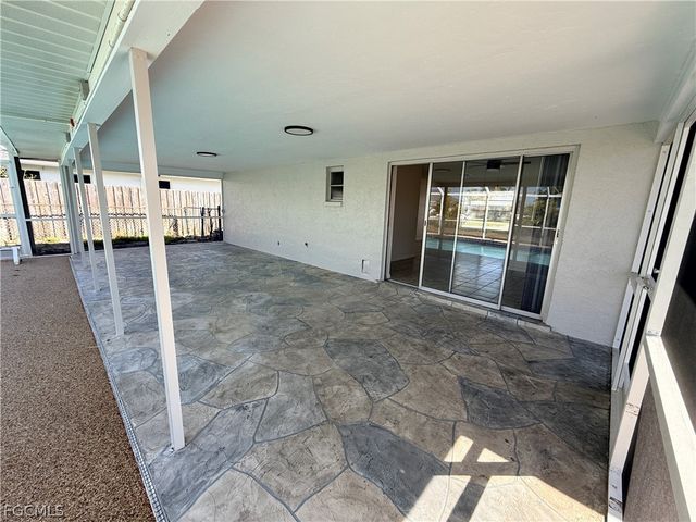 1912 SE 8th AVE, Cape Coral, FL 33990