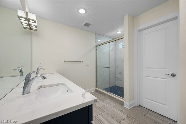 3675 Washington Park Boulevard, Newburgh Heights, OH 44105