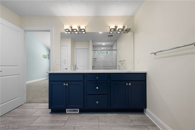 3675 Washington Park Boulevard, Newburgh Heights, OH 44105
